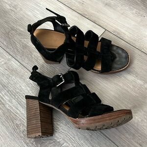 Crown Vintage Black Suede Gladiator Sandals Size 7.5